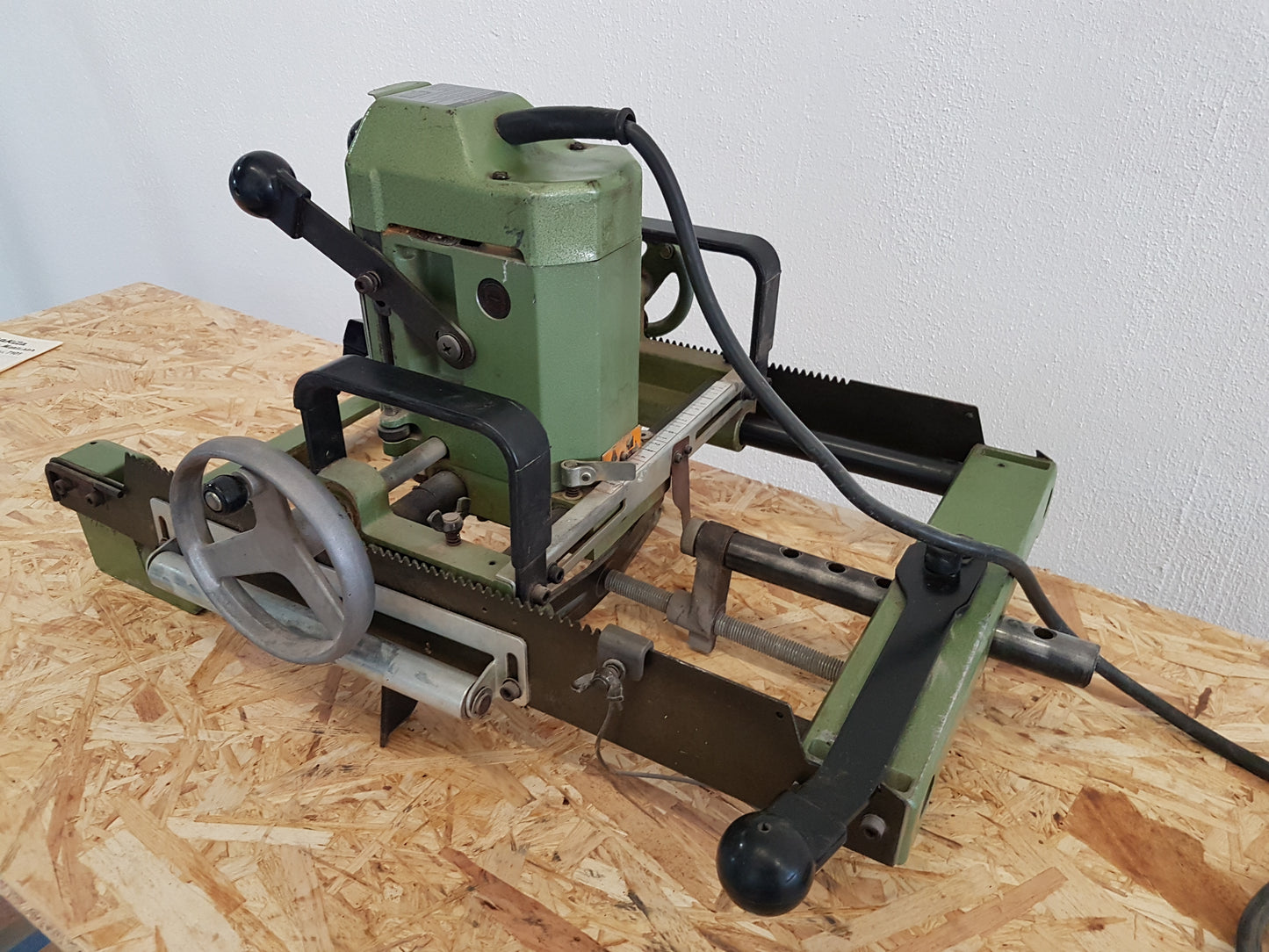 Makita 2516 Zimmerei Abplattfräser, Schwalben