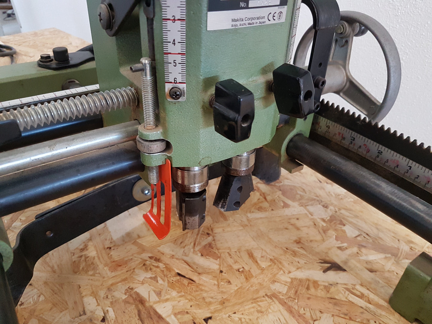 Makita 2516 Zimmerei Abplattfräser, Schwalben
