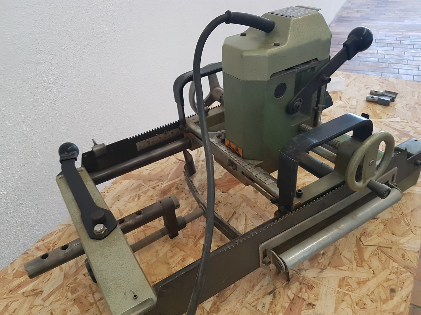 Makita 2516 Zimmerei Abplattfräser, Schwalben