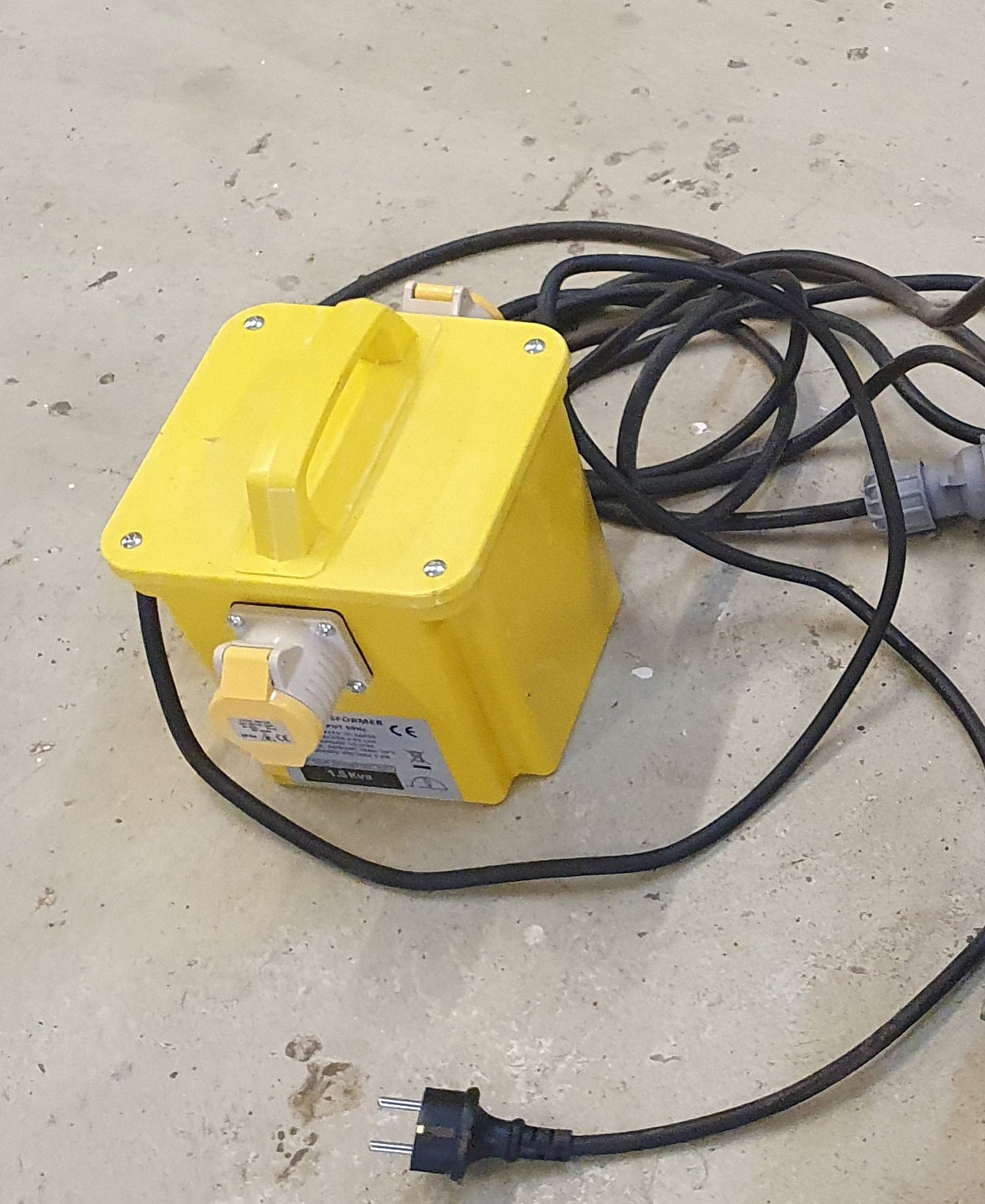 Makita 2516 Zimmerei Abplattfräser, Schwalben